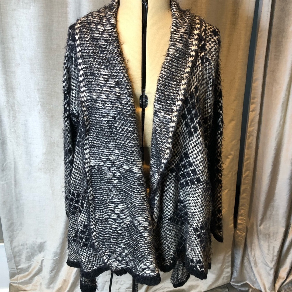 BCBGMAXAZRIA women’s sweater size L